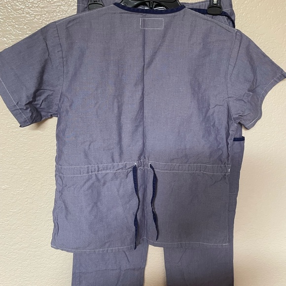 Scrub set - Picture 3 of 5